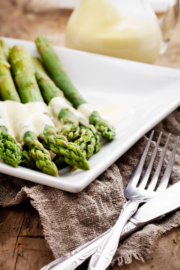 Asparagus with Spicy Cream Sauce